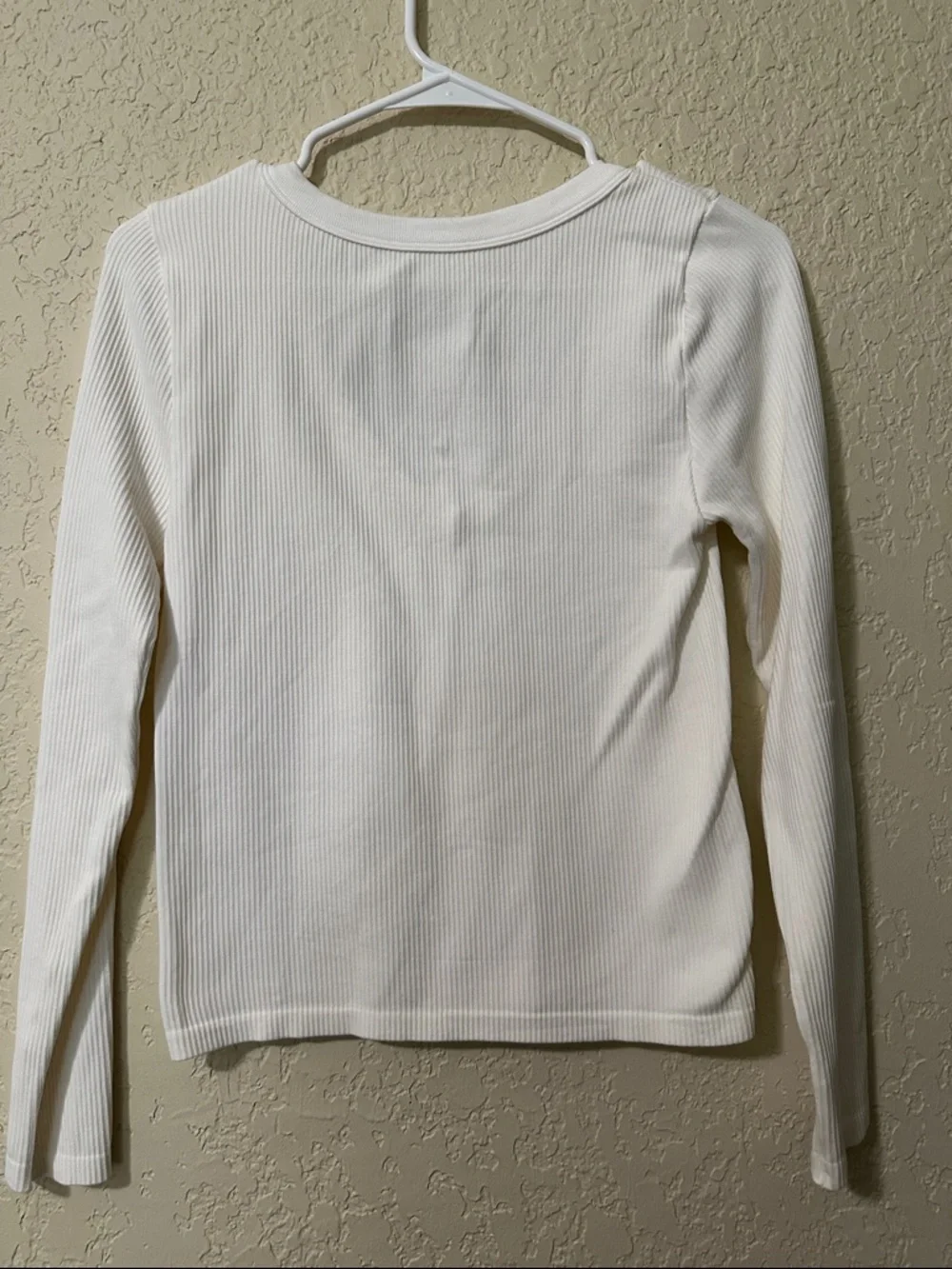 No Boundaries Ribbed V-Neck Long Sleeve Top - WhiteL - Picture 4 of 4